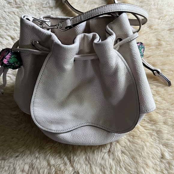 Authentic Coach Drawstring Crossbody Petal Bag Pebble Leather Chalk White EUC - Picture 7 of 15
